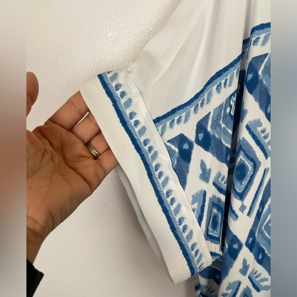 Chico's Exploded Ikat Crepe Top Size 4 US XXL V-Neck Chiffon Semi Sheer Summer - Picture 2 of 8